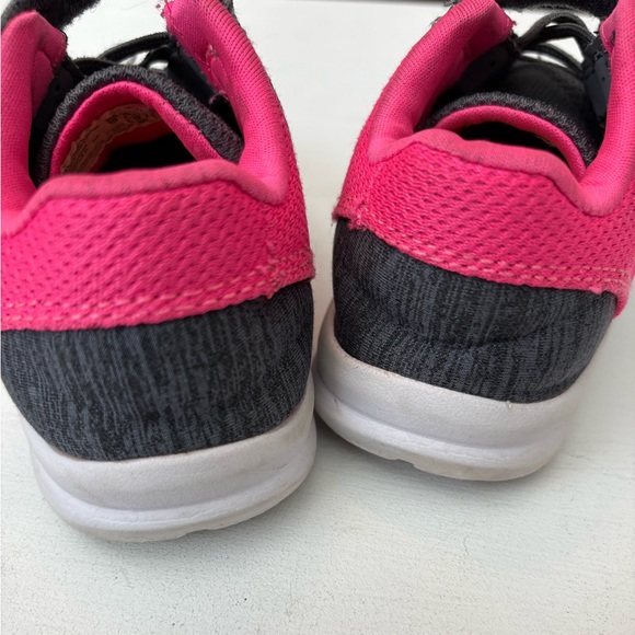 Toddler 9, champion, gym shoe, sneakers, kicks, Velcro, preschool, daycare ready - Picture 4 of 10